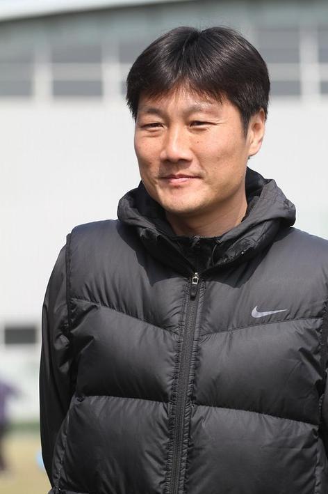 8868体育官方网站-范志毅也没想到,和他并肩作战5年的毛毅军,如今已是申花领队了